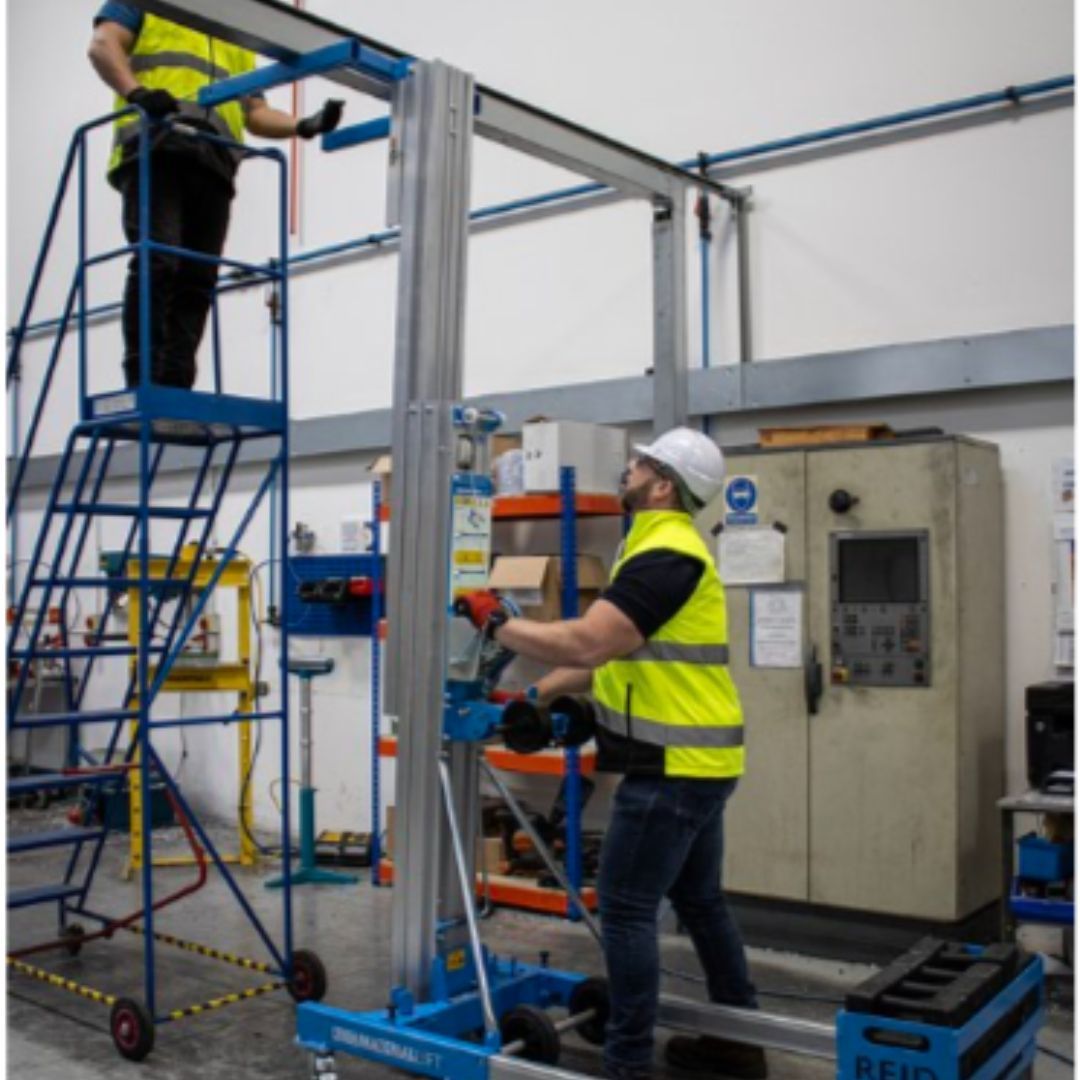 Gerbeur télescopique 2-en-1 REID Material Lift - Lève-matériaux jusqu'à 7,5 m et 450 kg avec système polyvalent_2