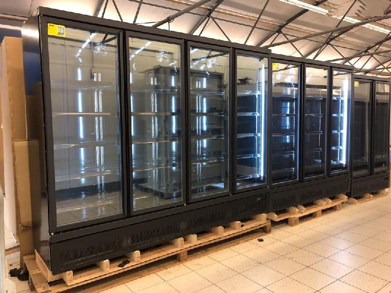 Vitrine réfrigérée murale 4 portes de 2m50 de couleur noire_2