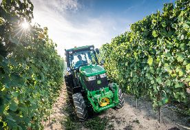 Machine agricole compacte John Deere pour applications exigeantes