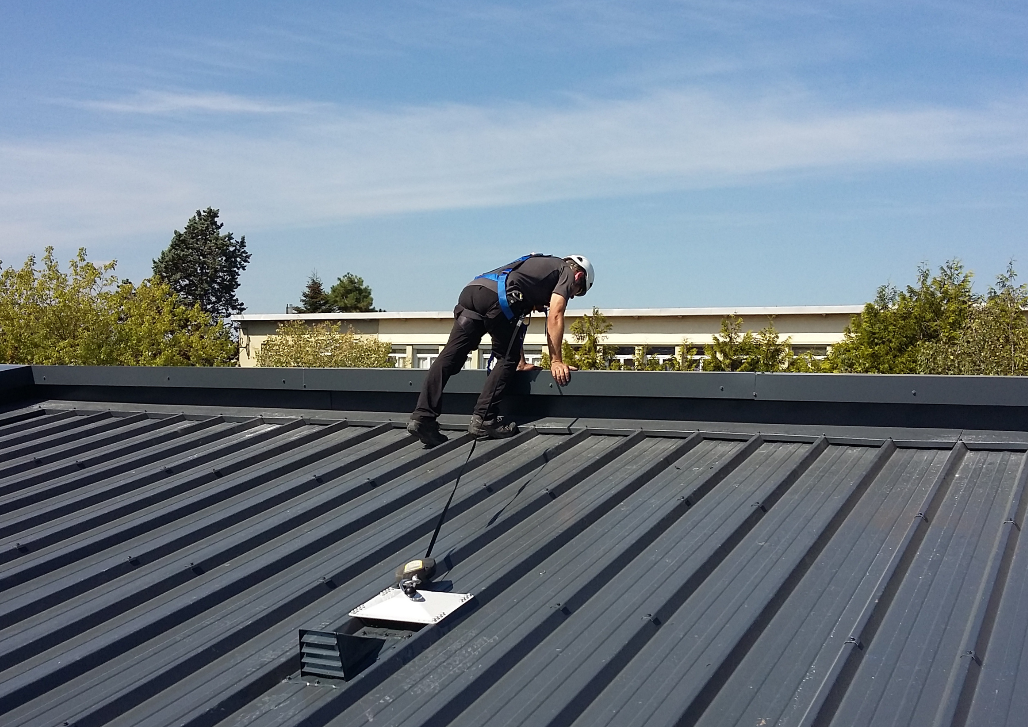 Ancrage dissipateur bac sec et panneau sandwich: dispositif de protection contre les chutes de hauteur_2