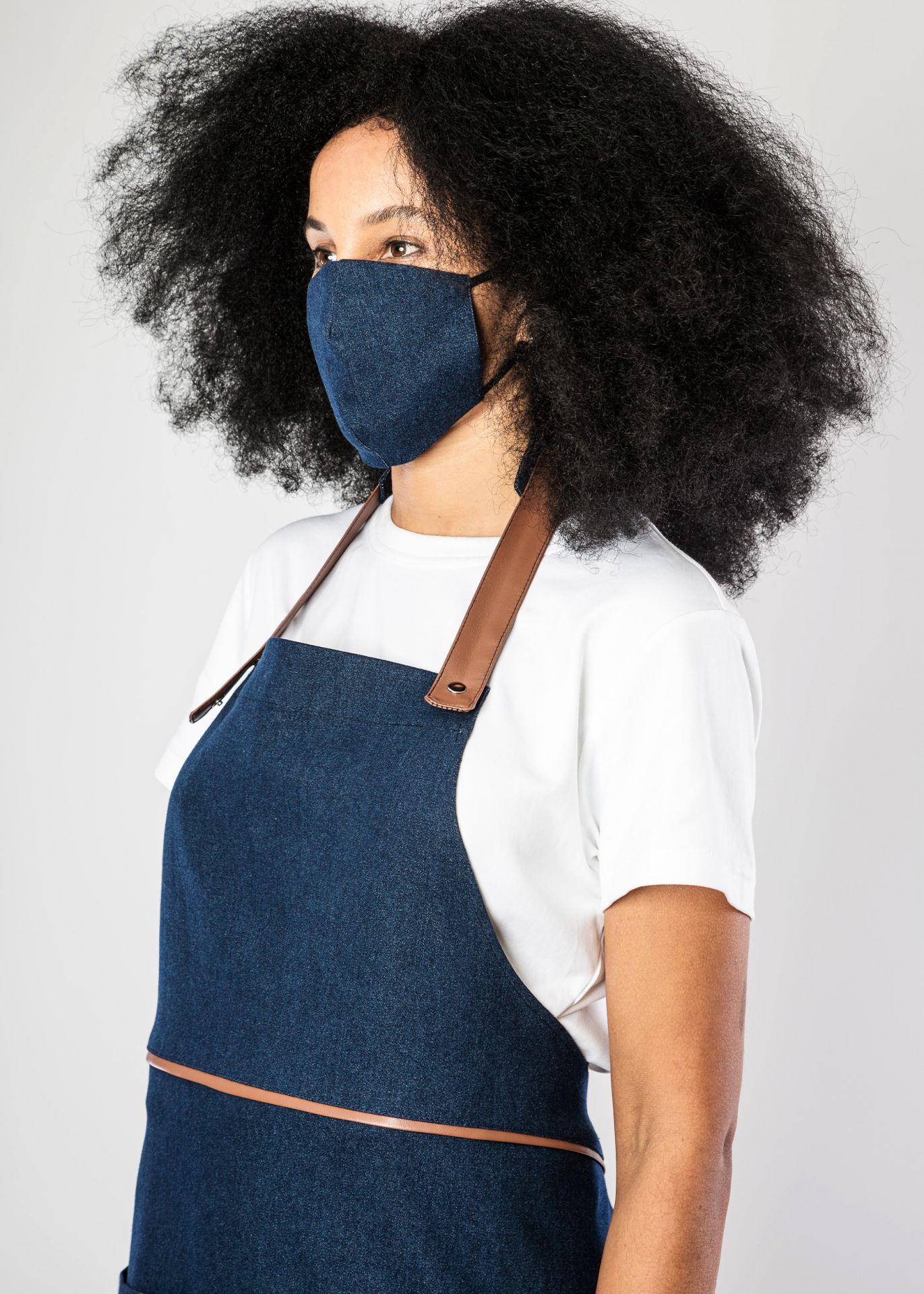 Tablier à bavette Antibes - denim avec détails simili-cuir - personnalisable et Made in France_2