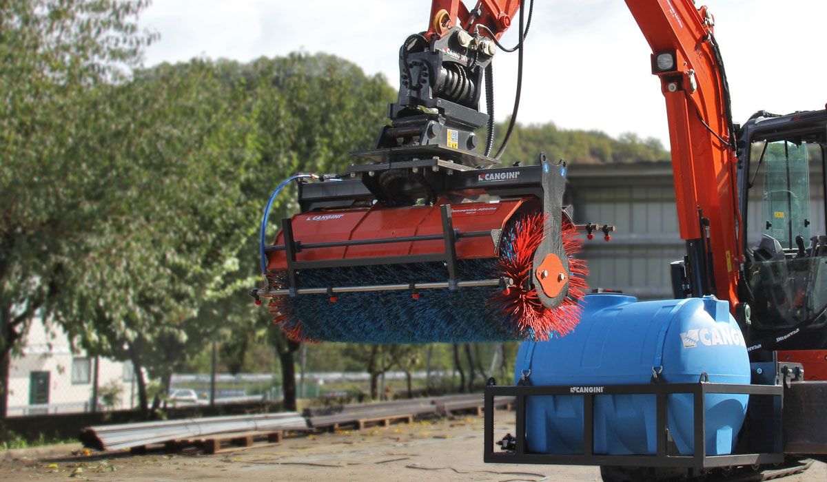Balayeuse pour pelleteuses Cangini - Nettoyage des surfaces verticales et zones difficiles d'accès_2