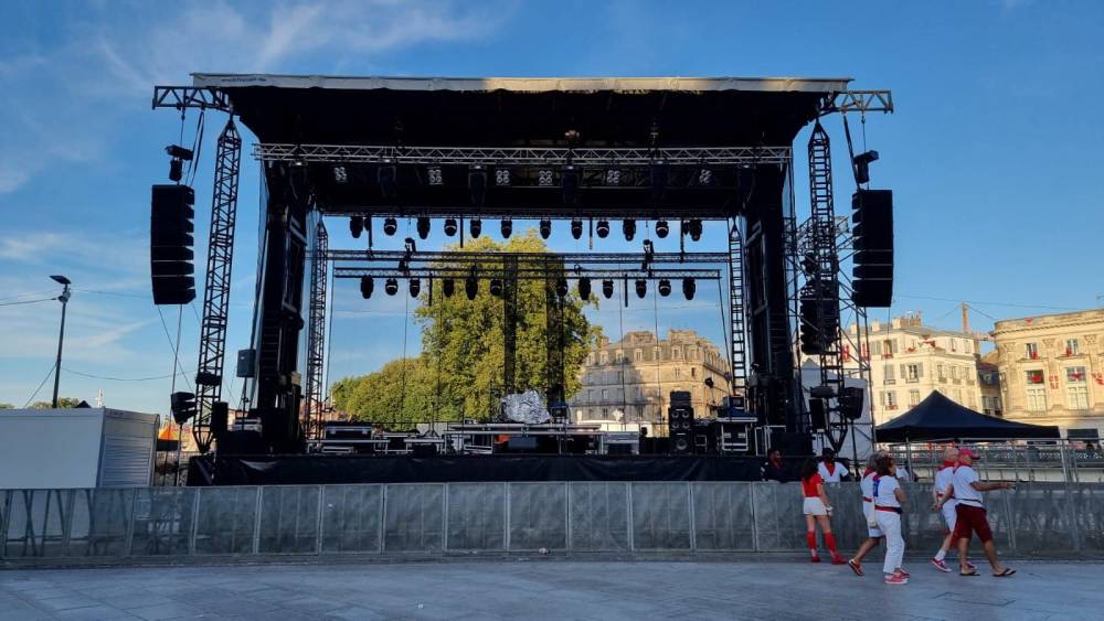 Scène mobile performante et polyvalente - MOV'IN 120+ pour petits et moyens festivals_2