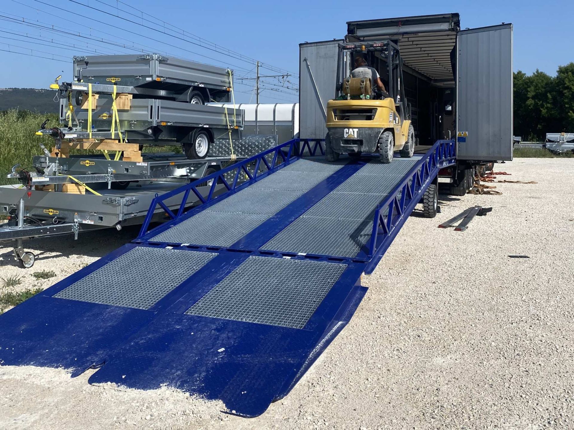 Rampe de chargement mobile large AZ RAMP STAR XL - utilisation manuelle ou électrique - 8 à 20T - options personnalisables_2