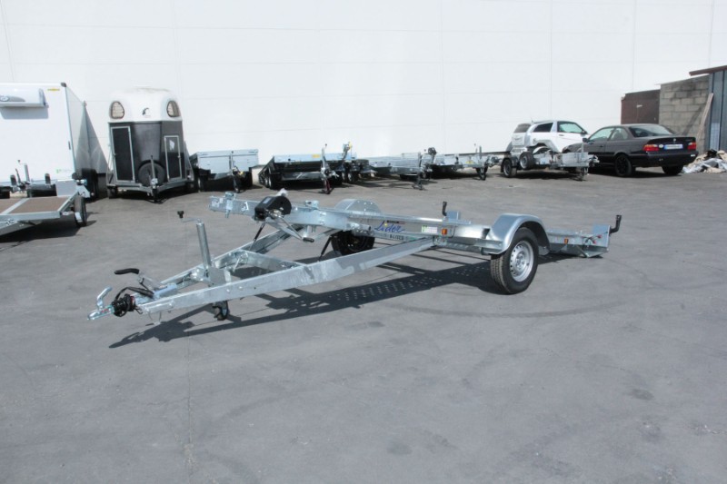 Modèle LIDER 39750 avec treuil automatique et capacité de 2400 kg