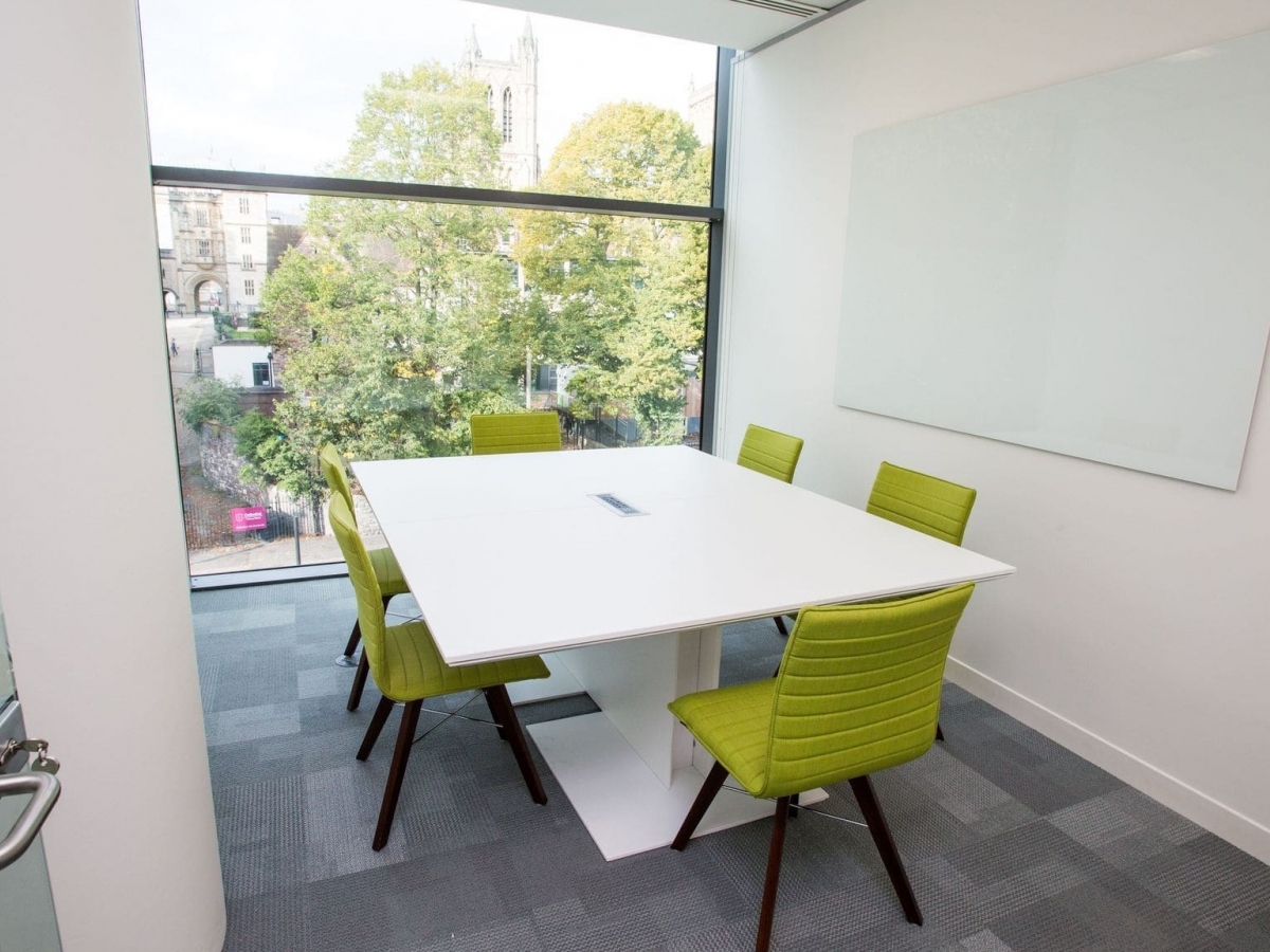 Table de réunion contemporaine et lumineuse - HAN - Élégante, personnalisable et durable_2