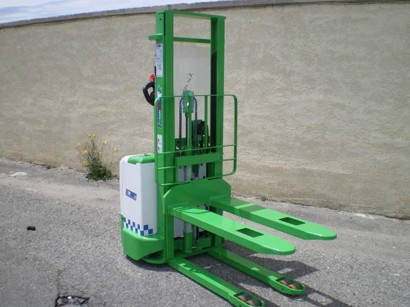 Gerbeur électrique d'occasion - 1000 kg à 2000 kg - Matériel révisé avec batterie neuve ou régénérée_2