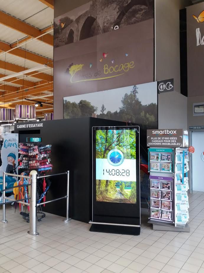 Totem LCD numérique sur pied intérieur - 55 à 86 pouces - HD ou 4K - Luminosité automatique - Garantie 2 ans_2