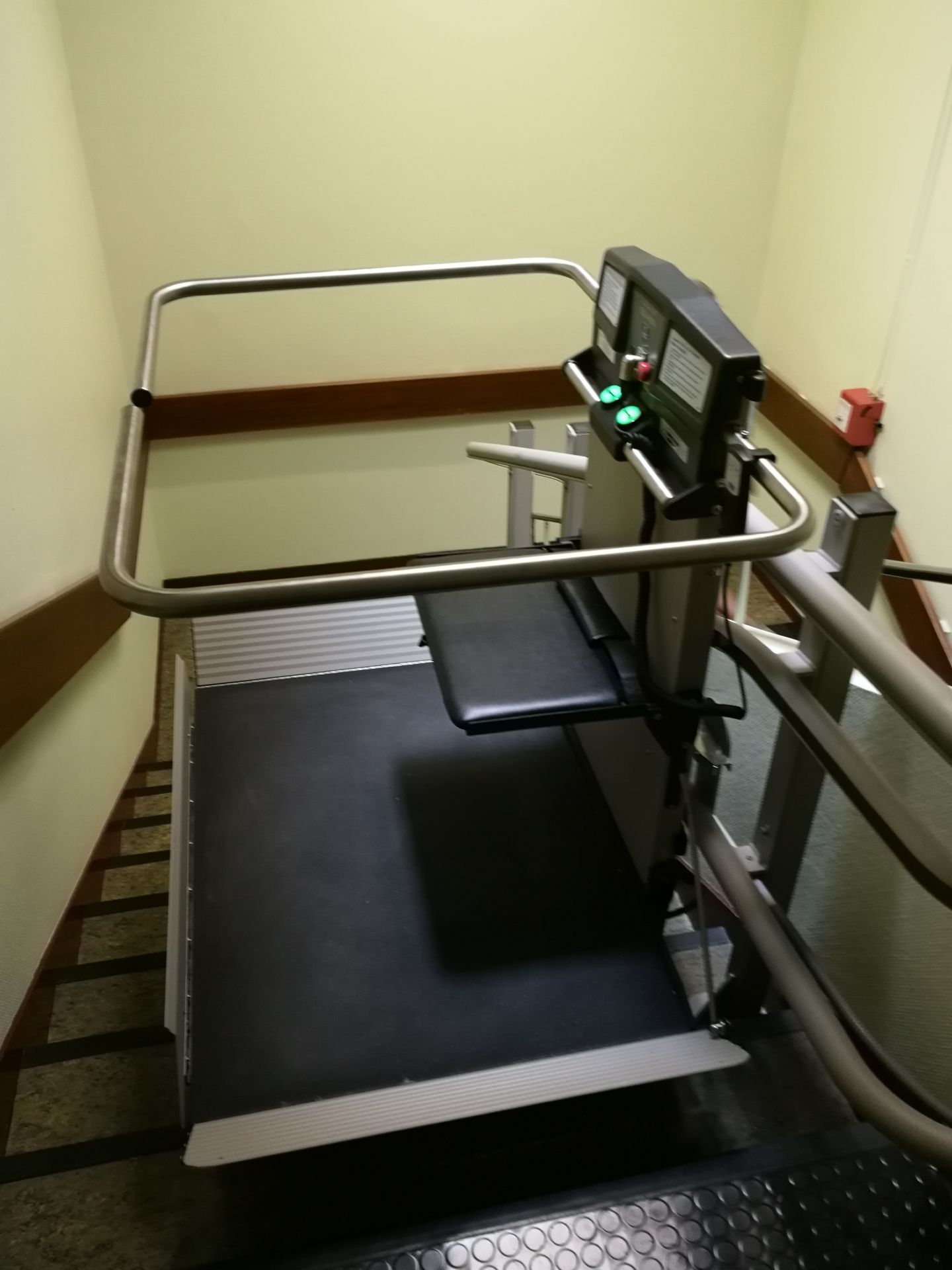 Plateforme monte-esacliers (pour escaliers tournants) artira_2