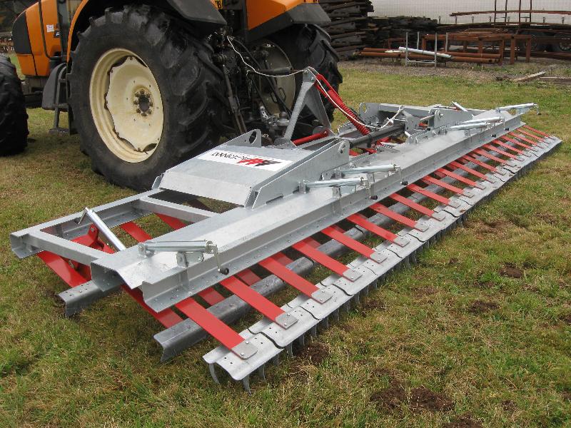 Râteaux indépendants pour aération du tapis herbeux
