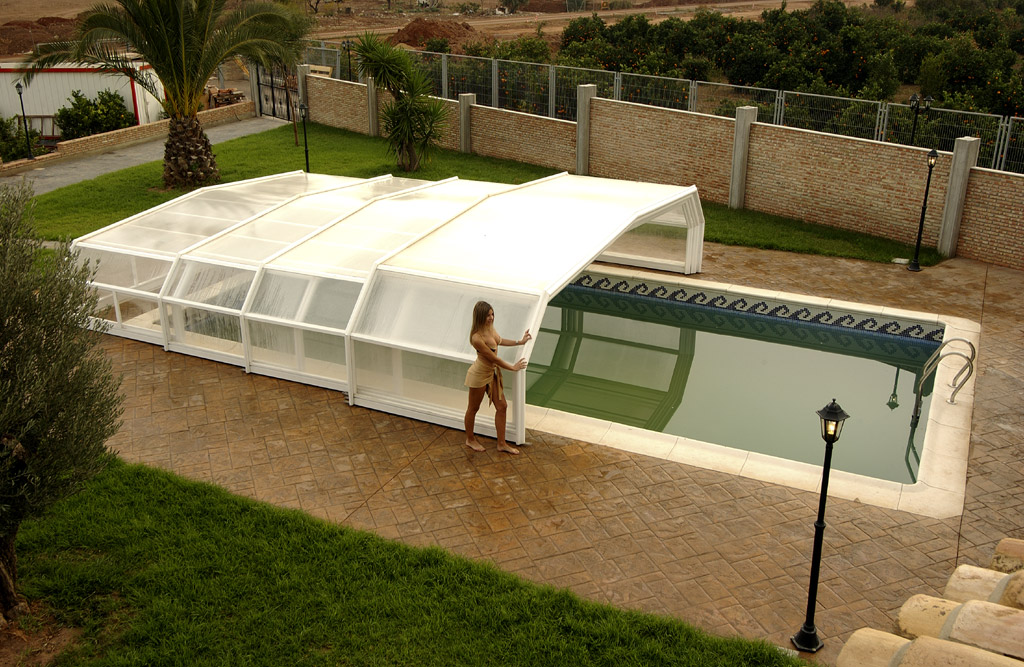 Abri piscine bas Palma - télescopique en polycarbonate translucide - Personnalisable couleurs RAL ou finition bois_2