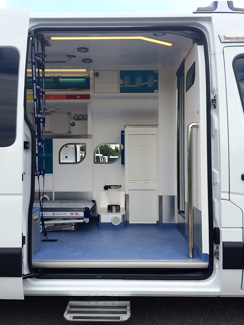 Vue arrière de l'ambulance Renault Master Type B