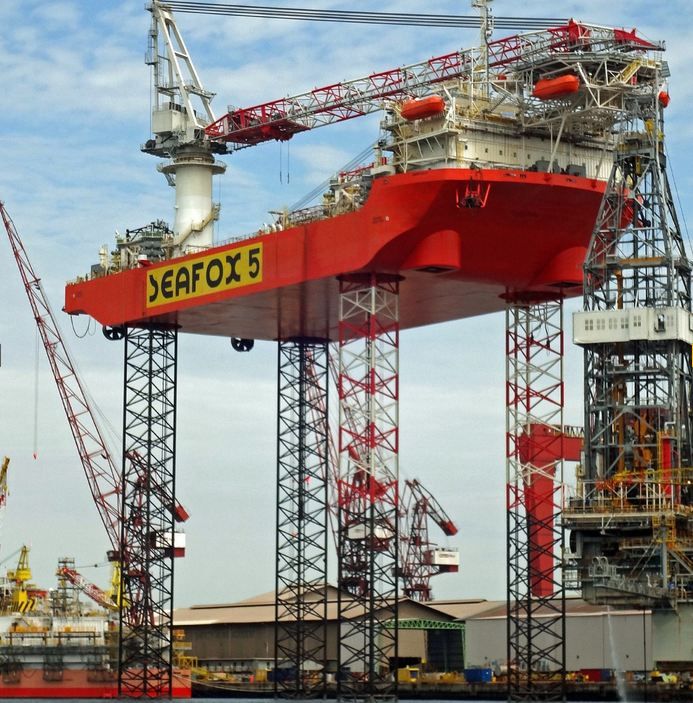 Bos 45000 - Grue portuaire offshore Liebherr - Capacité de levage max 1 400 tonnes - Portée 102 m_2