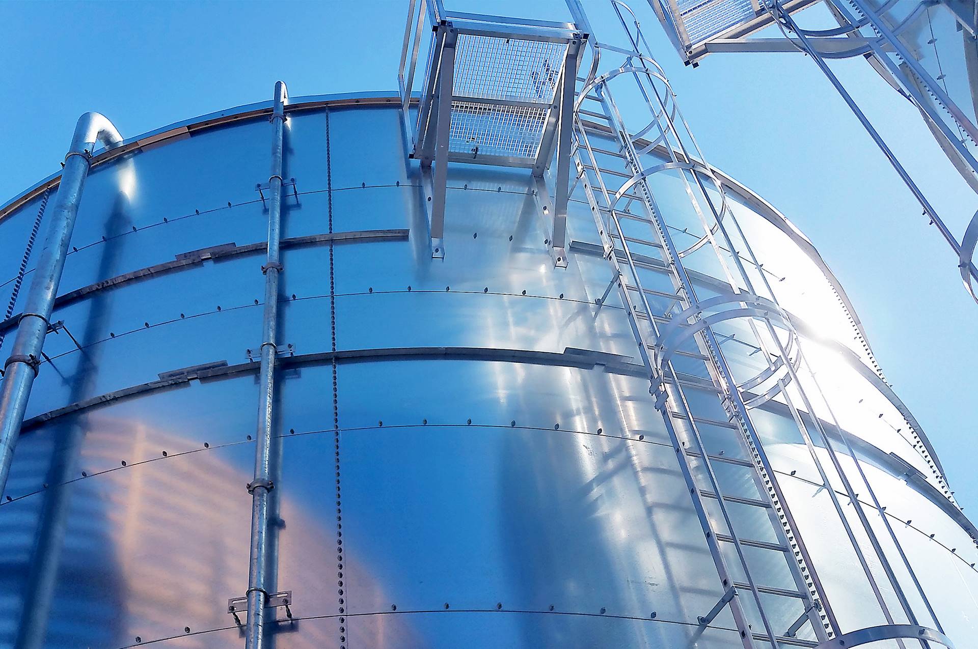 Deux réservoirs incendie de 766 m3 (source B sprinkler) et 889 m3 (source pompier) - FM TANK_2