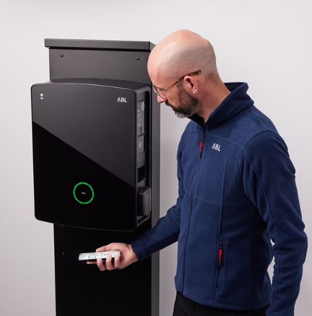 Installation borne de recharge double EM4 WALLBOX ABL - 7,4 kW à 22 kW avec délestage et charge dynamique_2