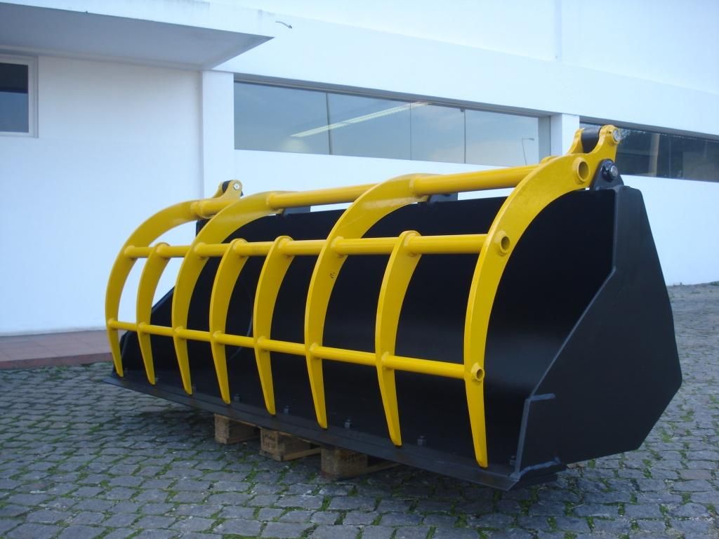 Godet a grappin pour chariot telescopique_2