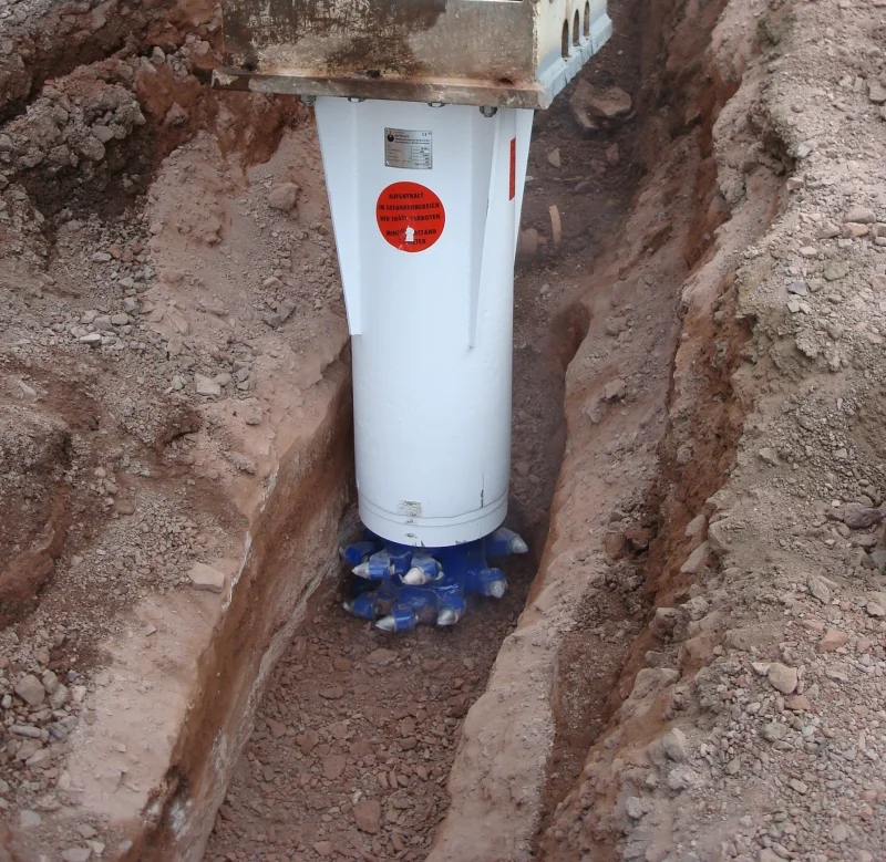 Fraise axiale - Équipement pour pelle de 7 à 40 t - Usinage de têtes de pieux et caniveaux en fonte_2