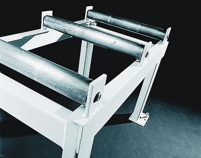 Scie KASTO avec avance de sciage réglable en continu