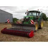 Andaineur à tapis pour haricots - porté avant, dents rigides Ø12 et entraînement hydraulique_2