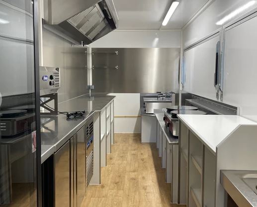 Remorque Food Truck 5,20m personnalisable - espace de travail professionnel - équipements sur mesure_2