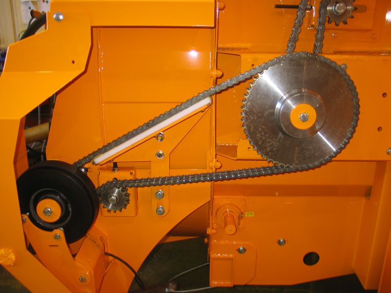 Pailleuse distributrice trainée avec turbine de 1,70 m de diamètre