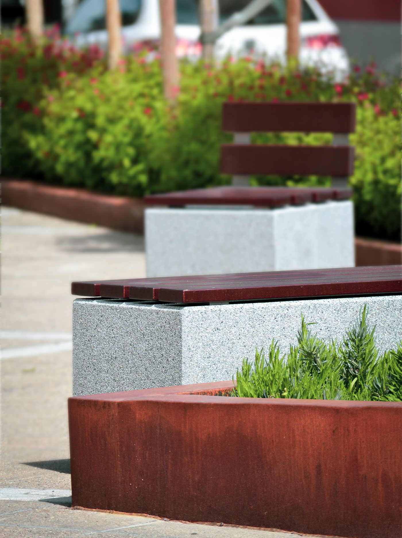 Banc public Kube Mad UM372LM - béton gris granite et lattes en bois tropical_2