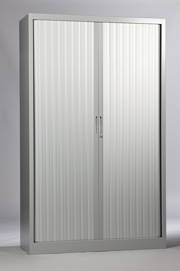 Armoire pour dossiers suspendus avec tablettes intégrées