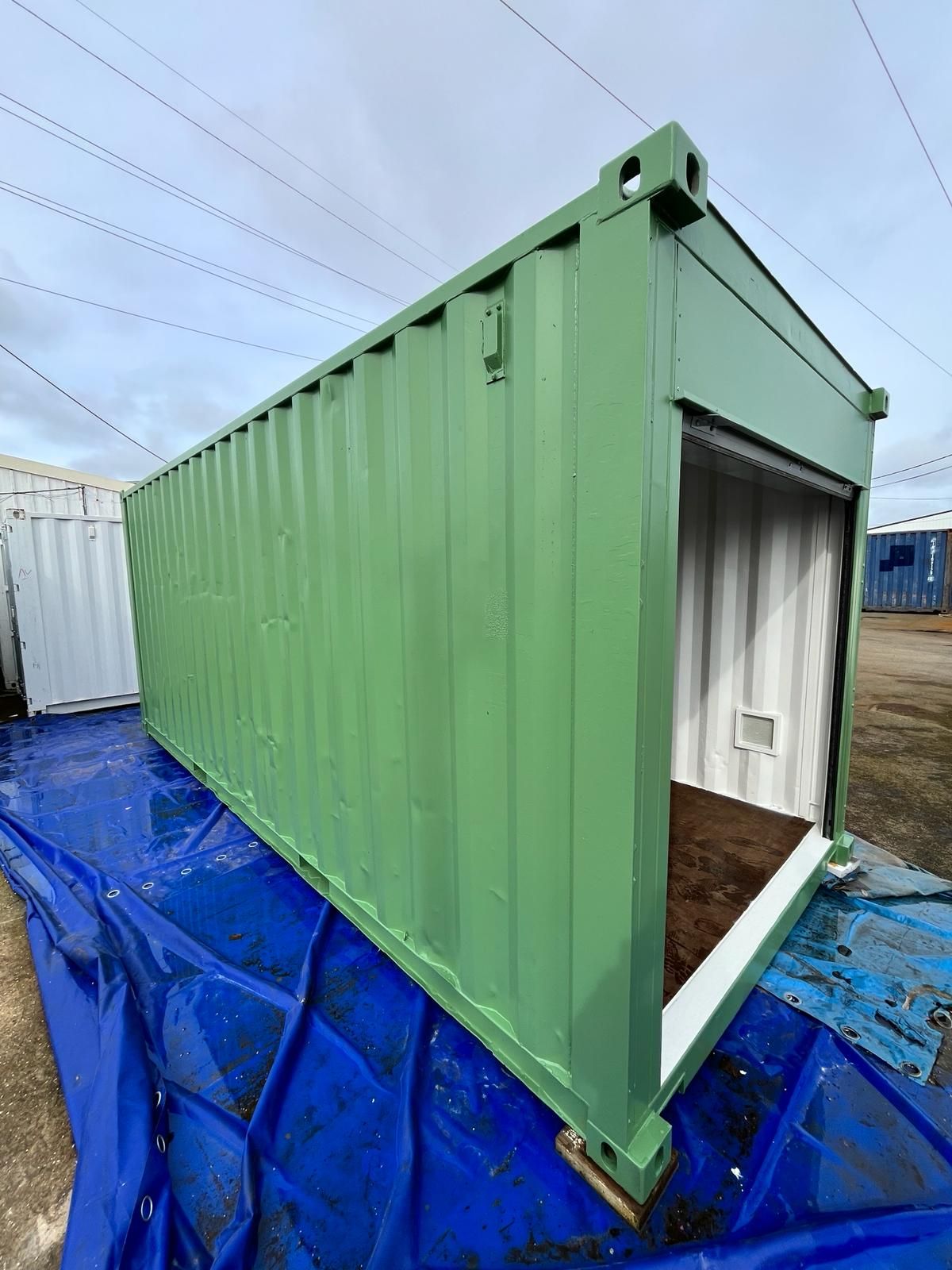 Container 20 pieds stockage avec rideau alu isolé en façade_3