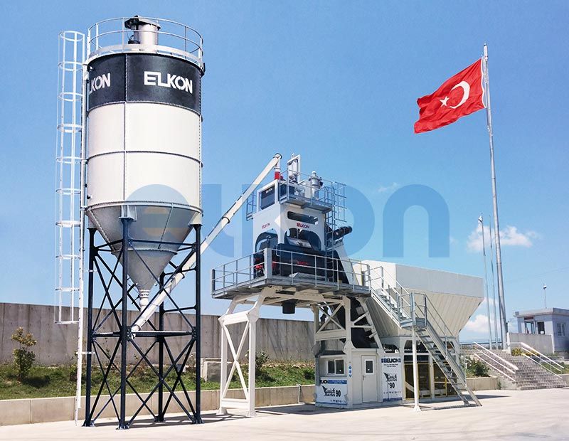 Centrale à béton compacte adaptée aux espaces restreints