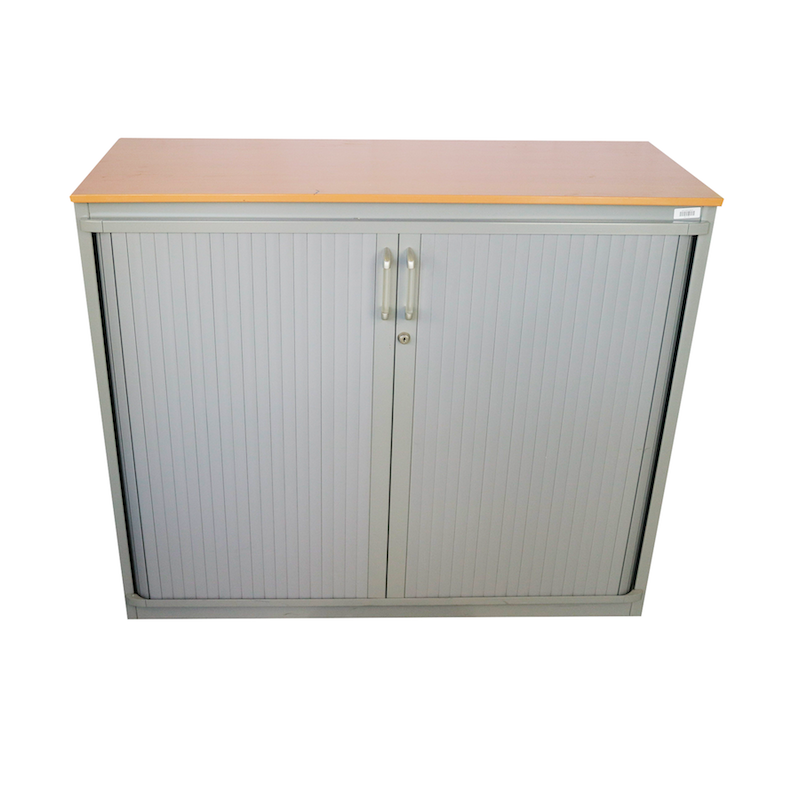 Armoire basse Steelcase d'occasion - gris clair et bois - 100 cm x 104 cm x 43 cm - portes rideaux métalliques_2