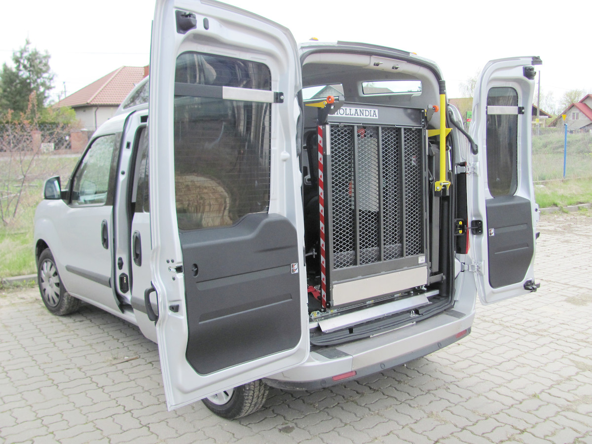 Élévateur PMR adaptable pour montage sur portes arrière ou latérales