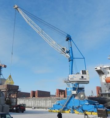 Grue portuaire LPS 280 - Liebherr - capacité de levage max 84t - portée max 40m_2