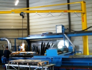 Potence murale ou sur fût pour la manutention aérienne_2