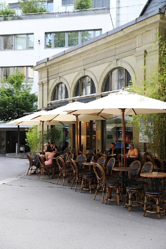 Chaise de terrasse LEPIC - tressage noir en aluminium et cannage polyrotin - légère, empilable et résistante_2