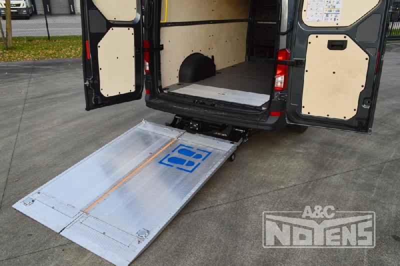 Carrosserie de camionnette avec hayon arrière et systèmes d'ancrage