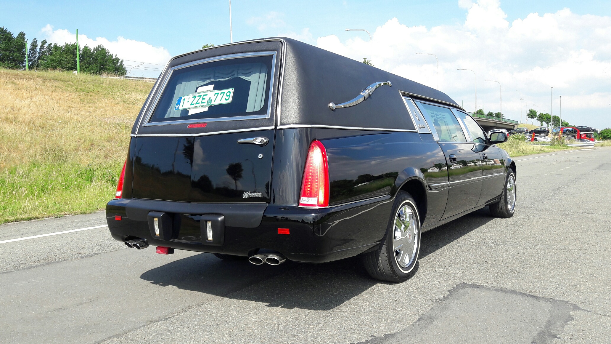 [Image: 2009-cadillac-dts-eagle-corbillard-voitu...152736.jpg]