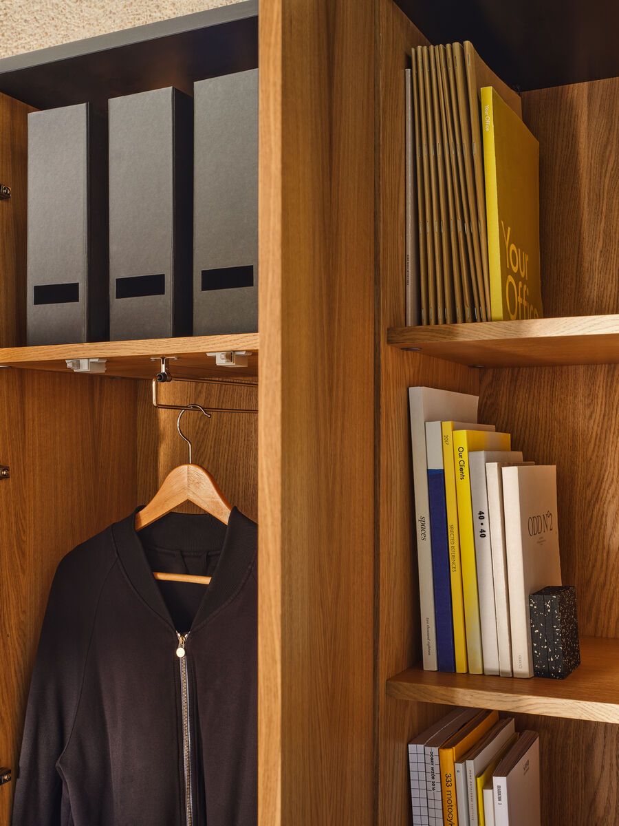 Armoire étagère V22M pour bureaux, direction et salles de conférence - Conforme aux normes PN-EN 527-2:2017-02 et PN-EN 14073-2:2006_2