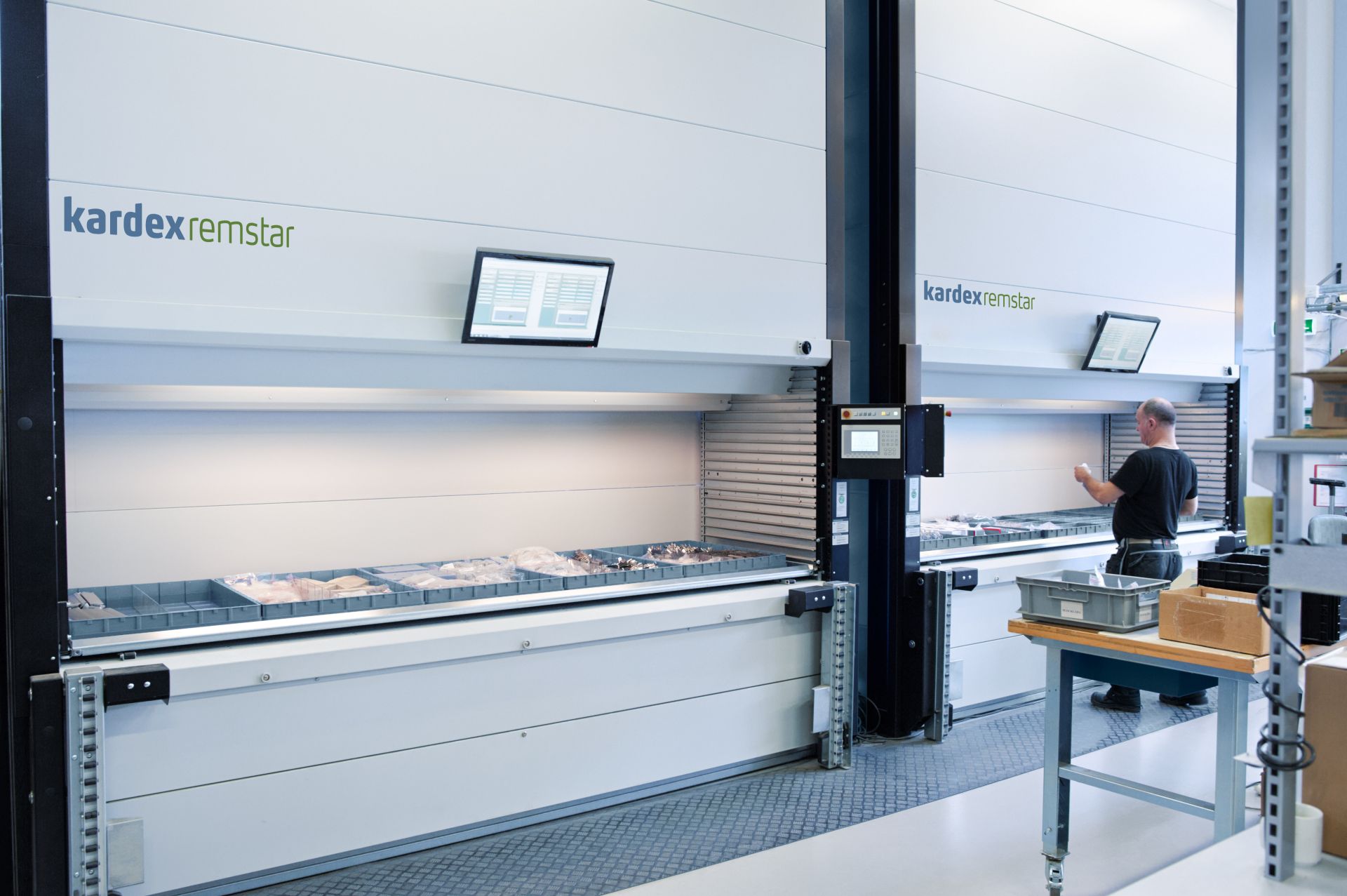 Vertical lift Module - Kardex Shuttle - Stockage vertical automatisé flexible et évolutif_2