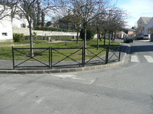 Barrière urbaine en acier - Finition pointe de diamant - JMU-0118 - Husson International_2