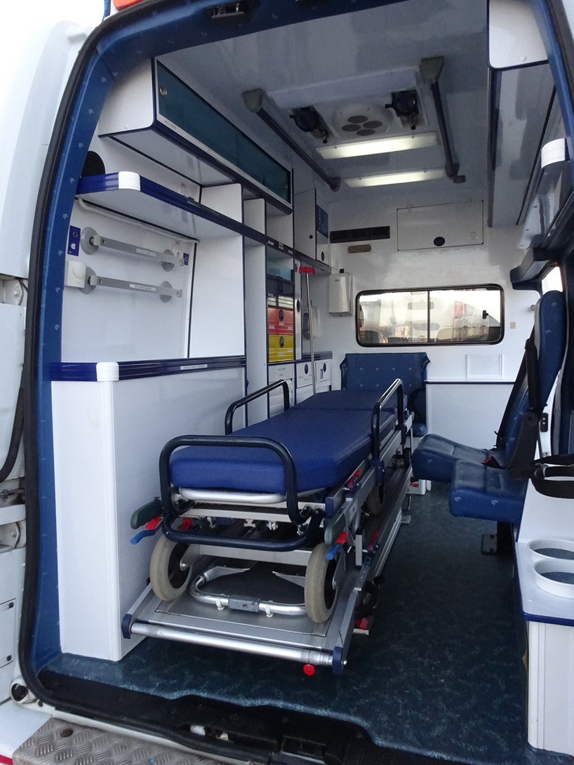 Ambulance Renault Trafic type B/C avec brancard intégré