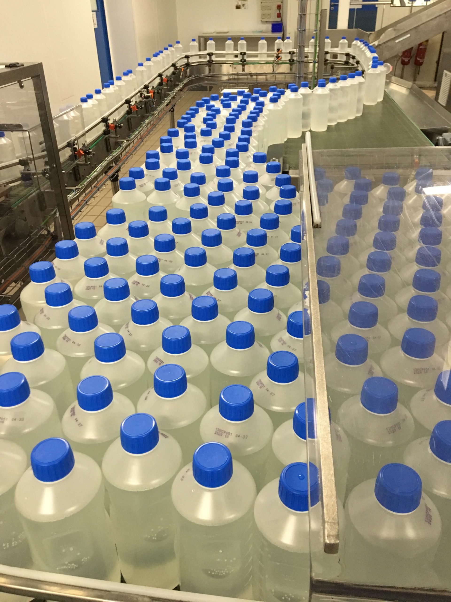 Accumulateur mass-flow  par mise en masse des produits cylindriques ou ovoïdes, par remplissage du convoyeur_2