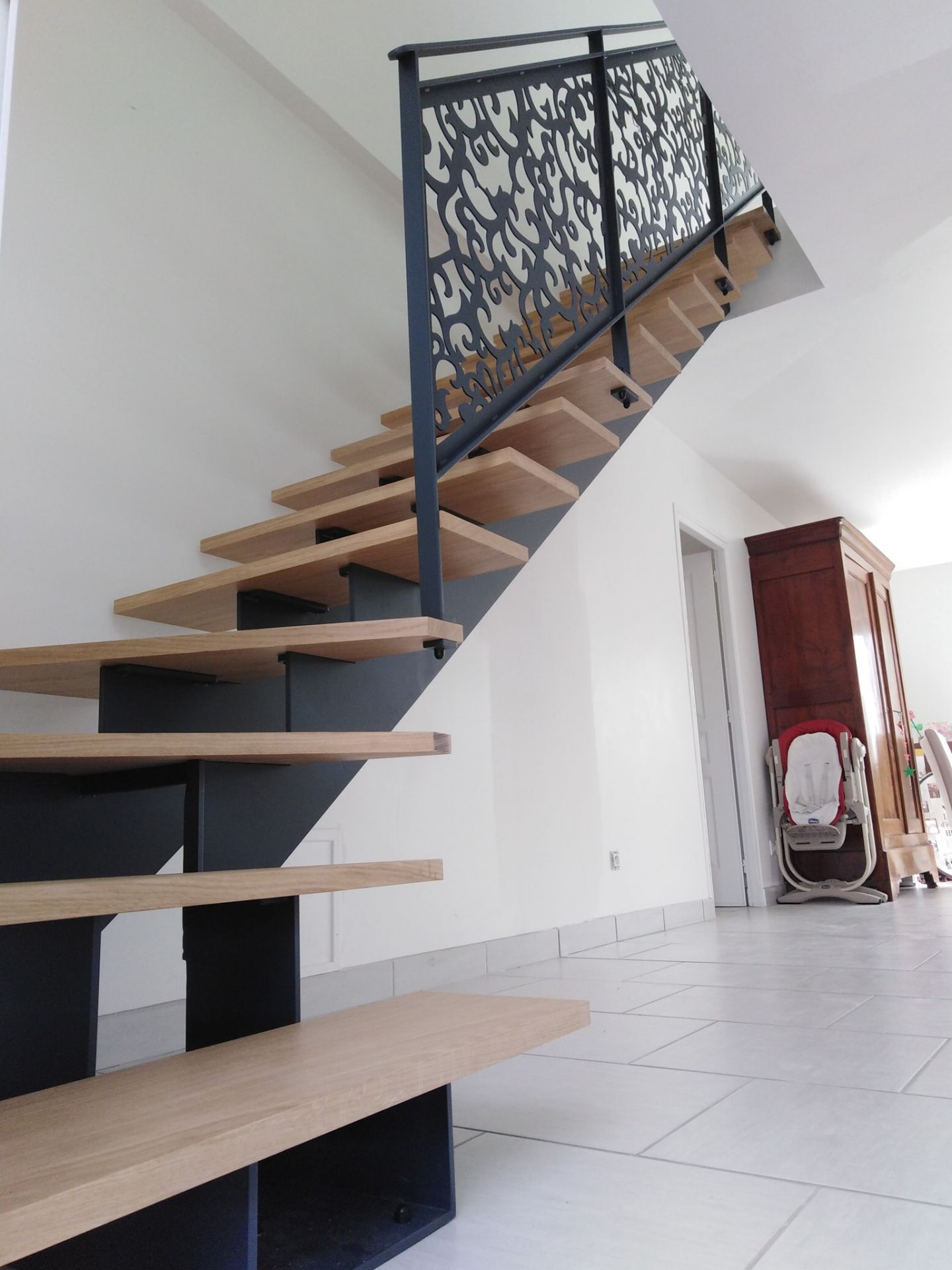 Escalier tournant - acier - limon crémaillère - marches bois - garde-corps sur mesure_2