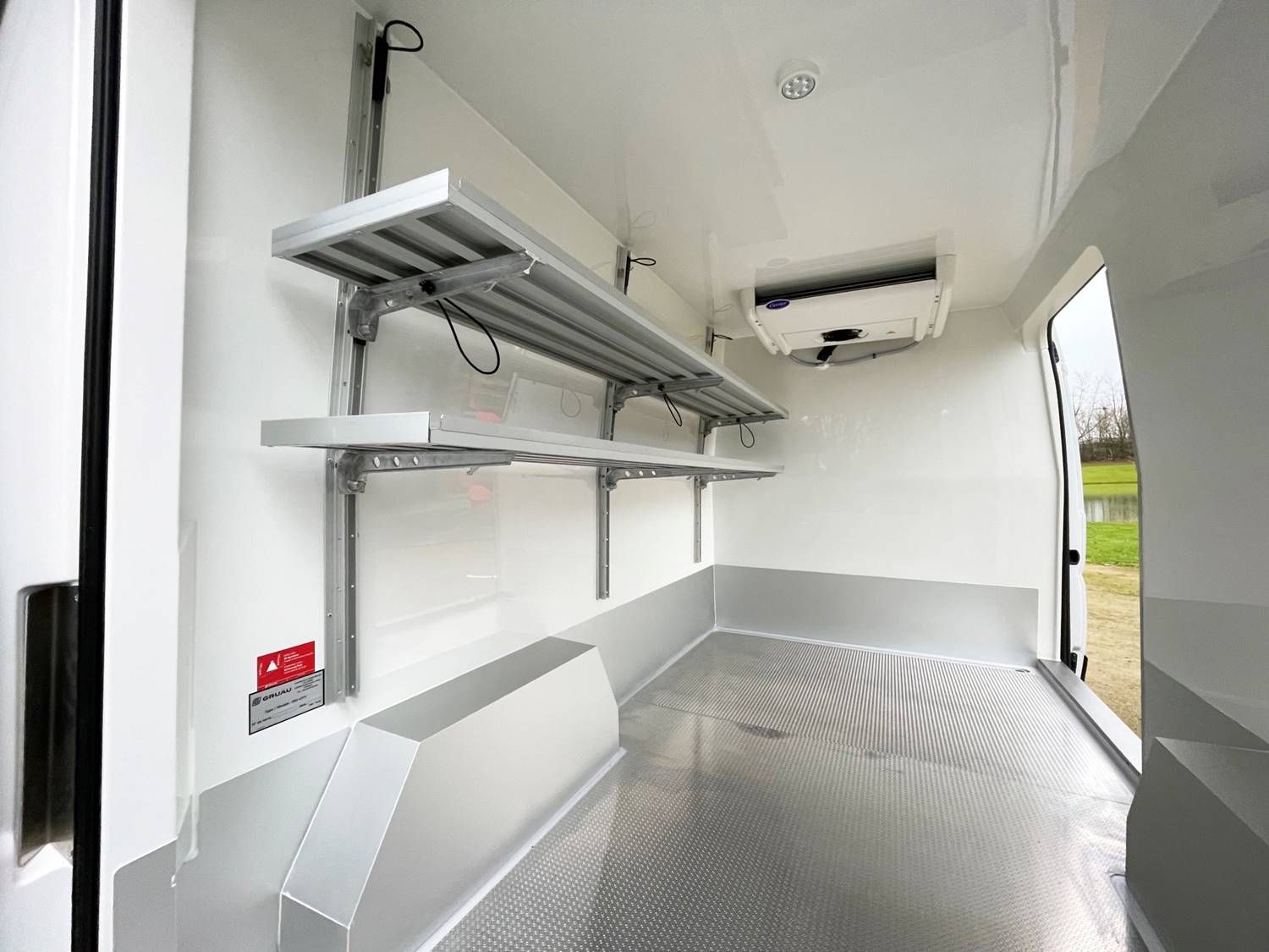 Véhicule frigorifique à cellule intégrée IsoCity 7,7 m3 ou 9,3 m3 -  Peugeot Boxer - Froid positif ou négatif_2