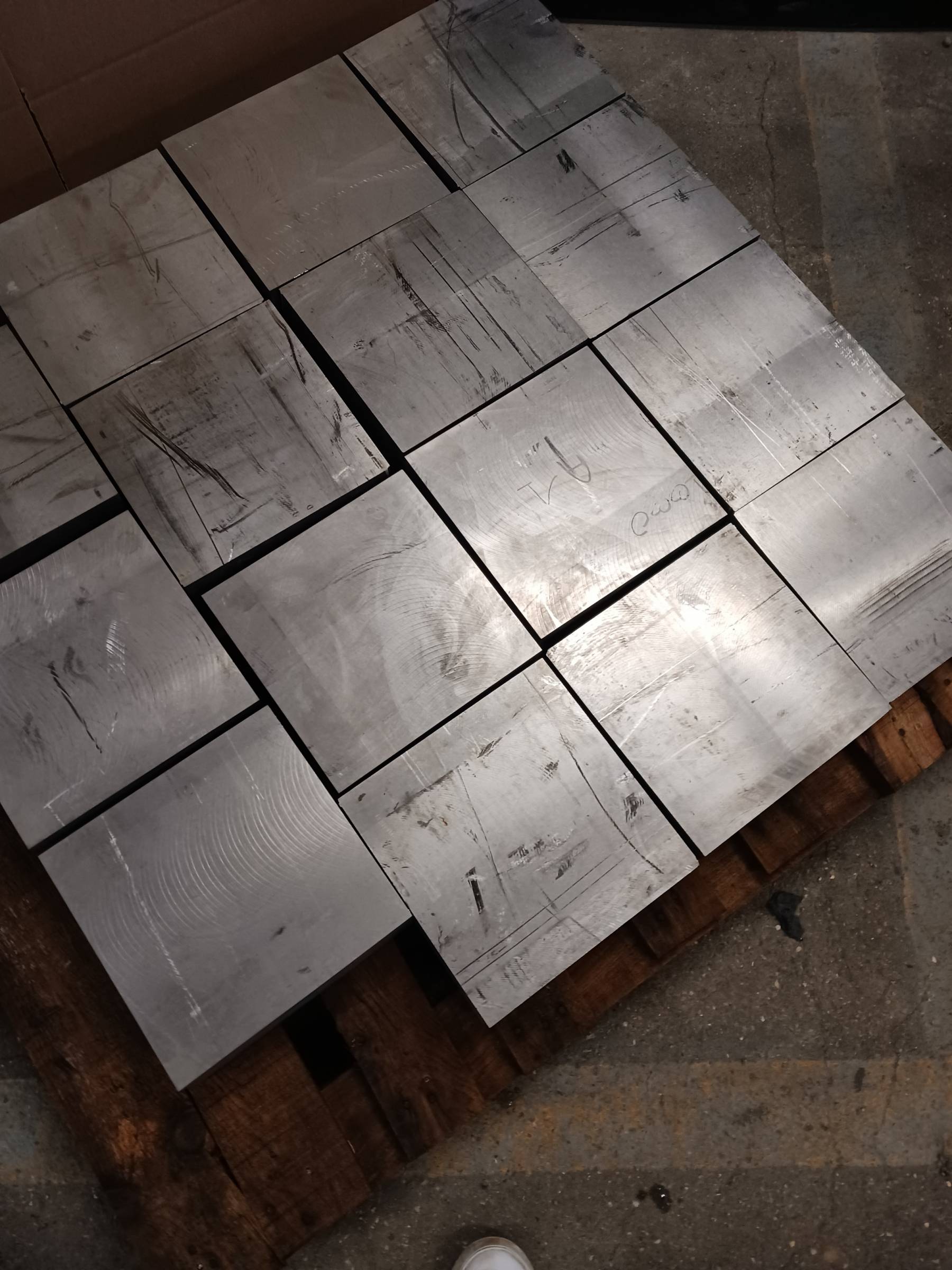 MTCP - Service de découpe au jet d'eau de pièces en titane 215mm x 215mm - qualité 4/5_2