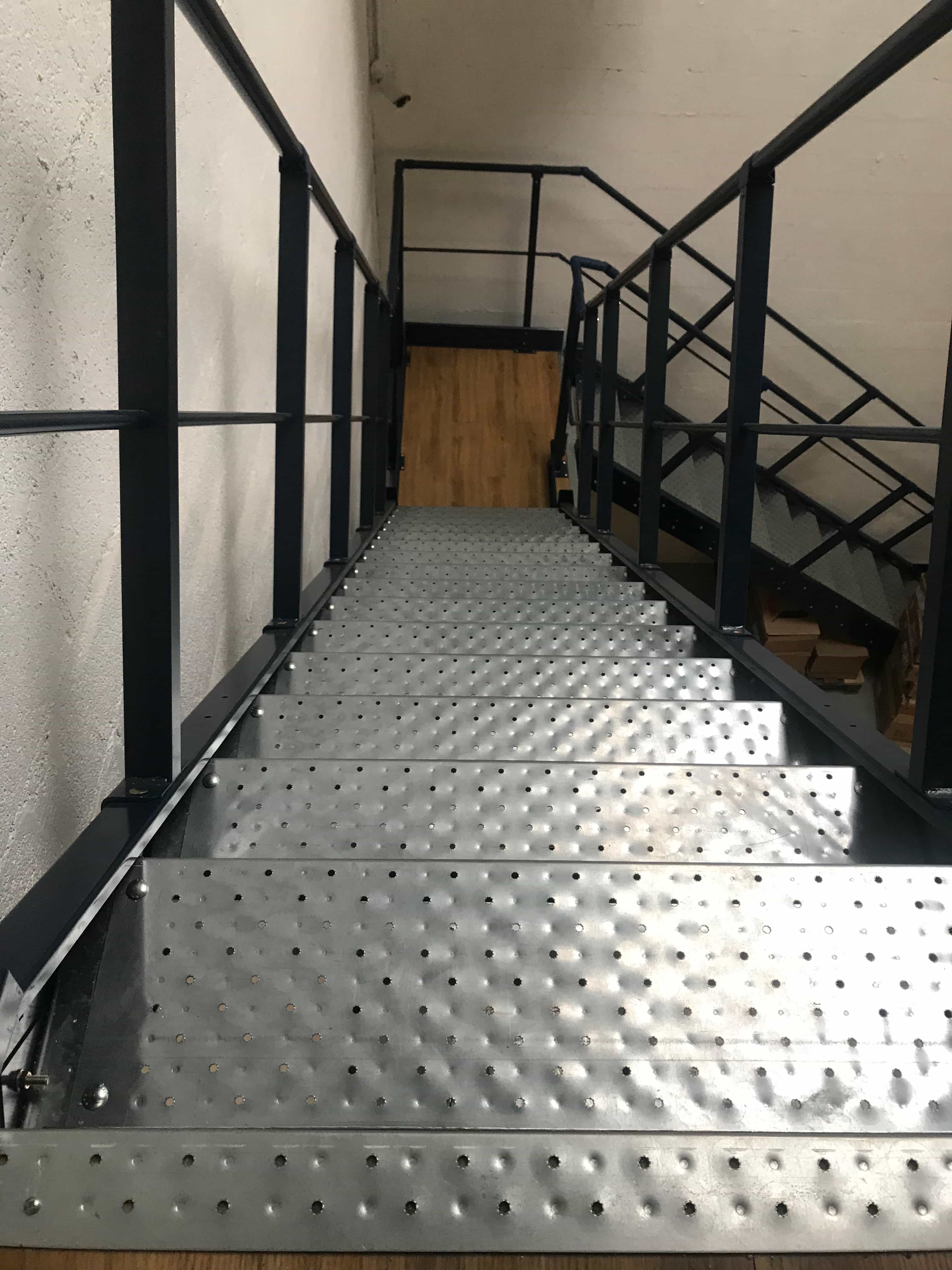 Escalier droit en acier_2