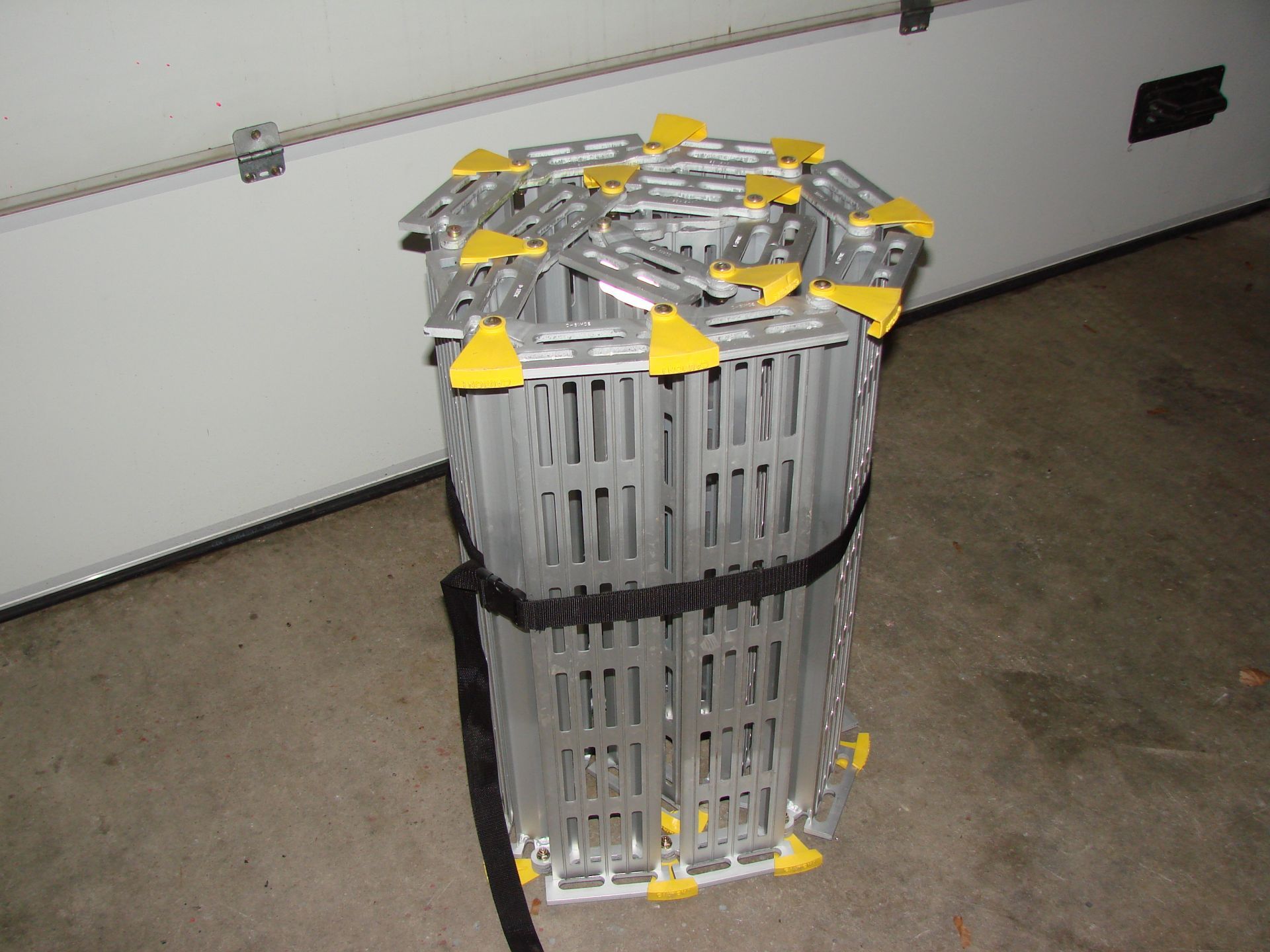 Rampe enroulable pour le chargement et déchargement de véhicules