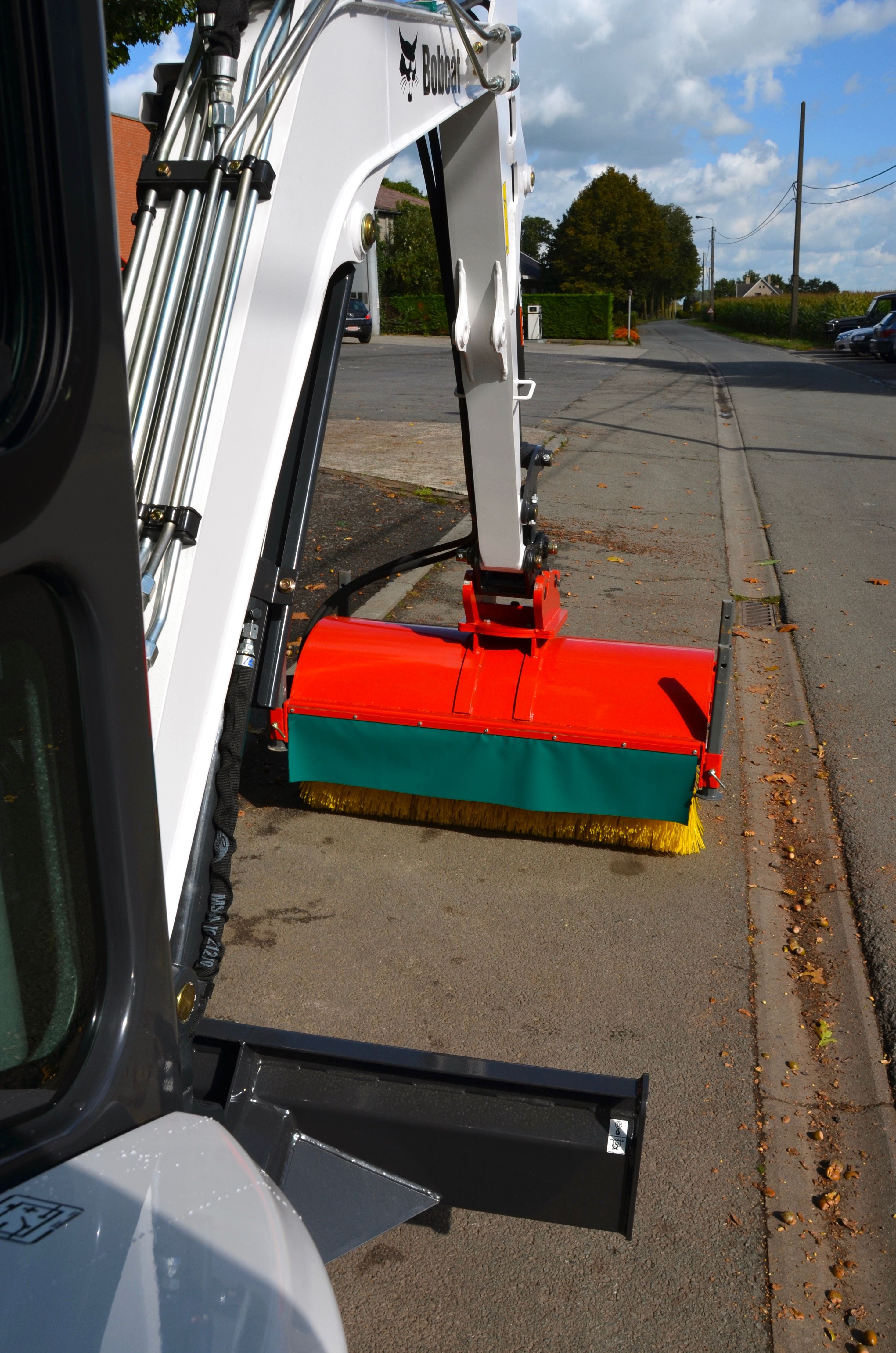 Balayeuse orientable Attec - Nettoyage général et tranchées par raboteuses d'asphalte - Conception légère_2