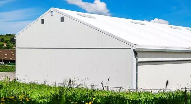 Bâtiment démontable durable, flexible et robuste correspondant aux normes européennes_2
