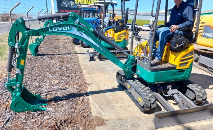 Mini pelle LOVOL avec chenilles réglables en largeur