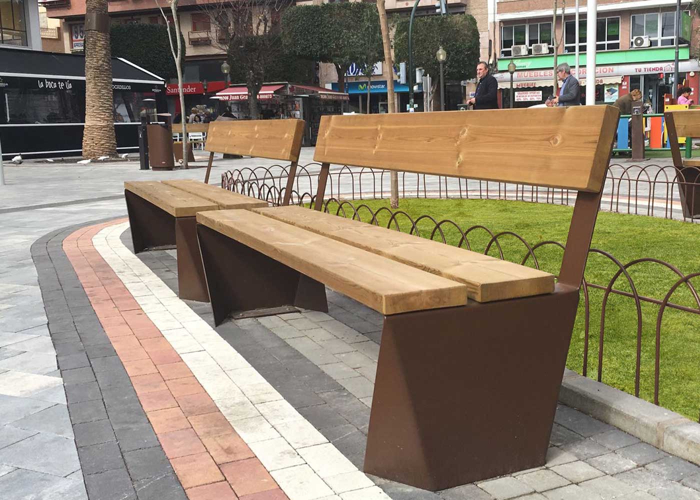 Banc public Lao UM351 - bois de pin traité, piètement en acier galvanisé, finition corten_2